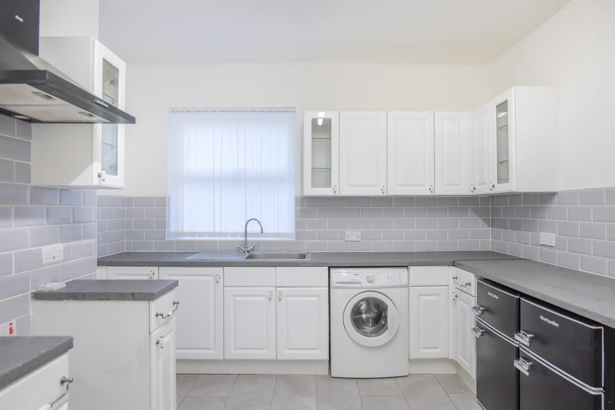 property photo 4 of 15