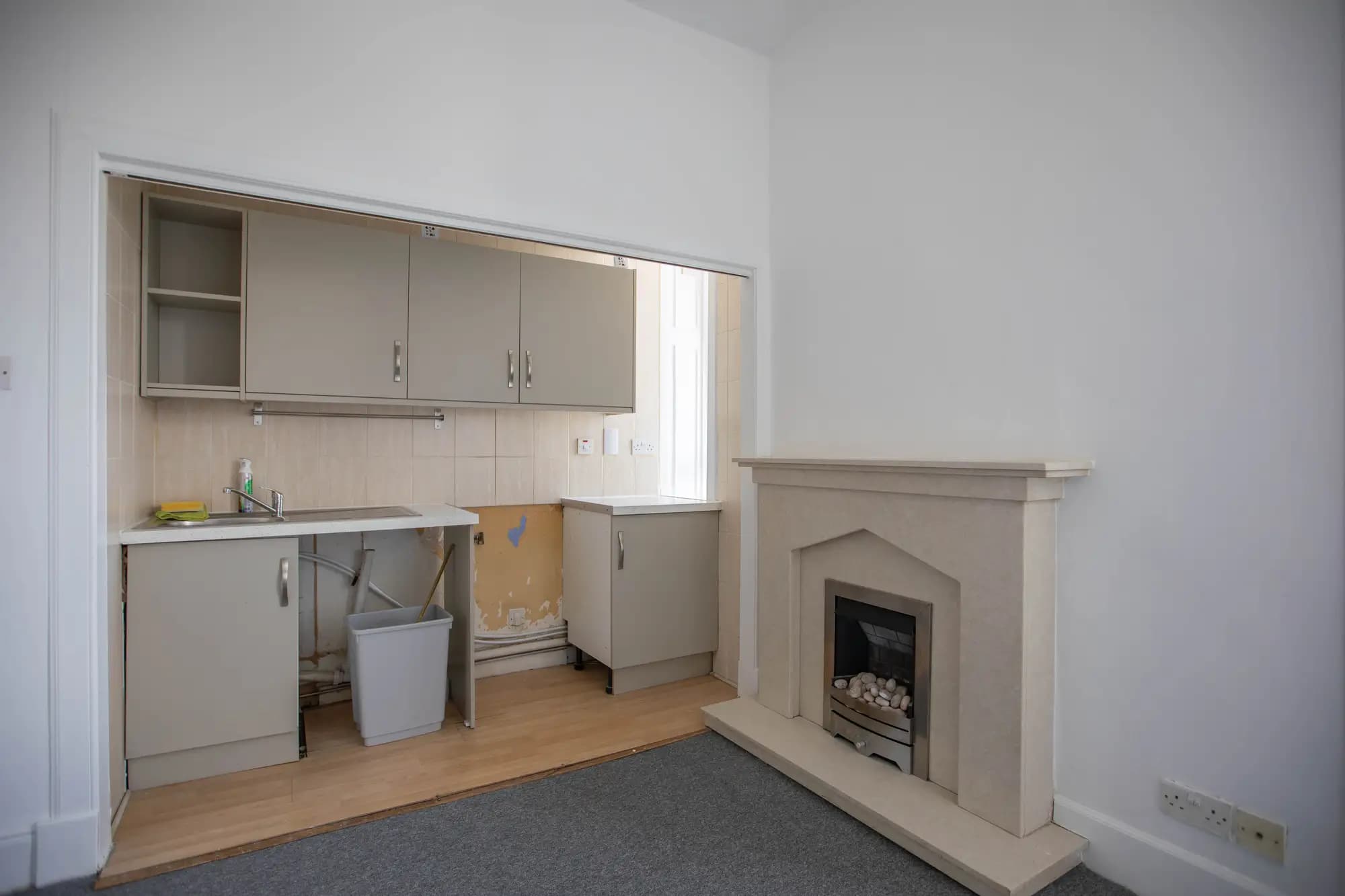 property photo 5 of 24