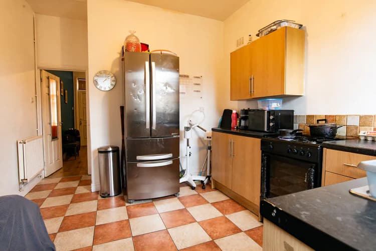 property photo 5 of 18