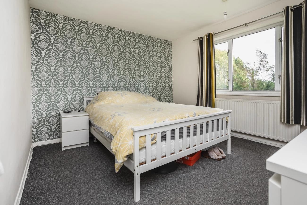 property photo 11 of 17