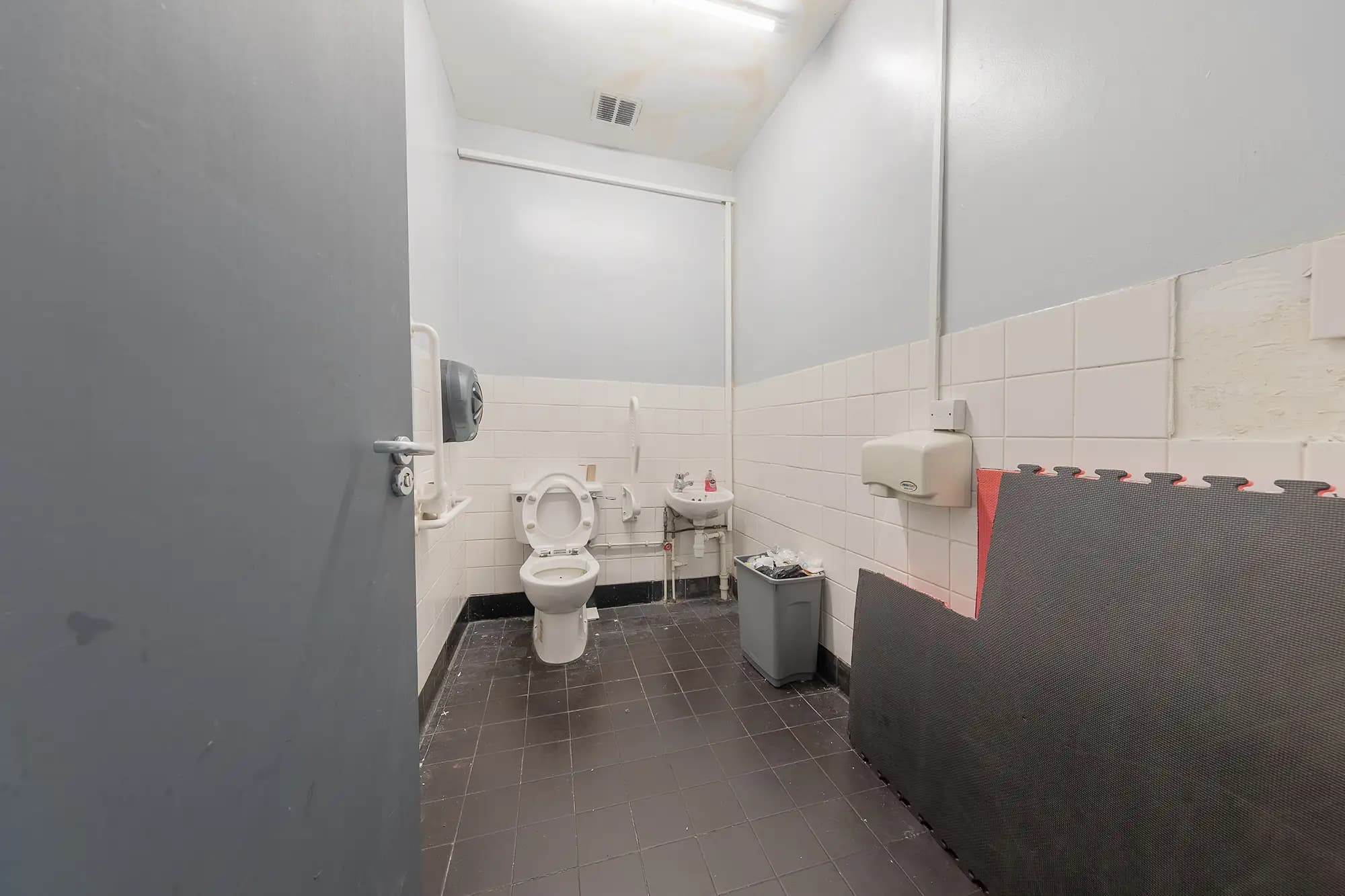 property photo 17 of 59