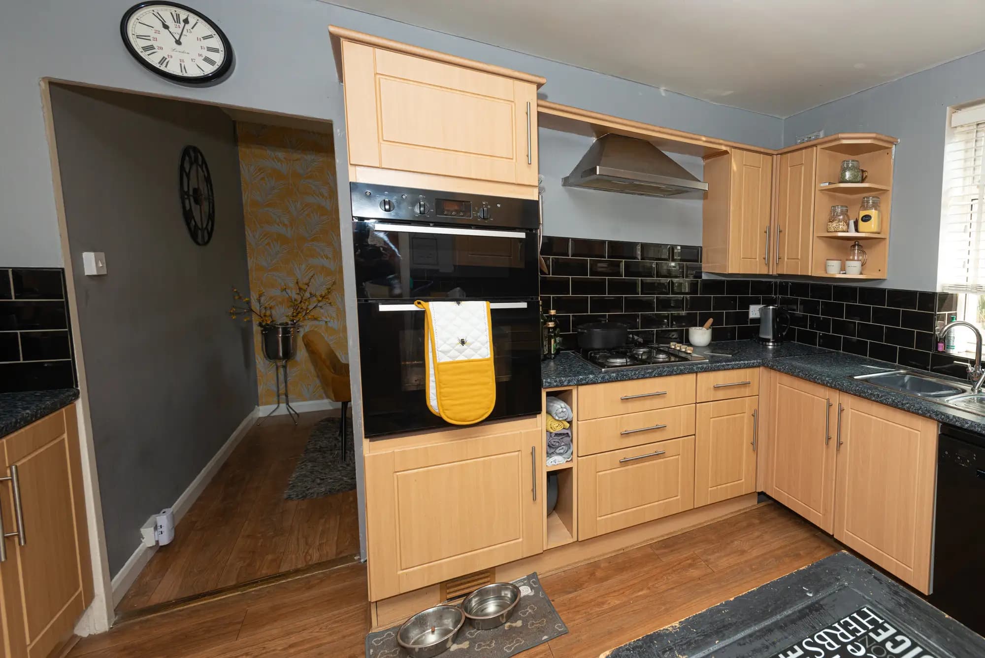 property photo 6 of 25