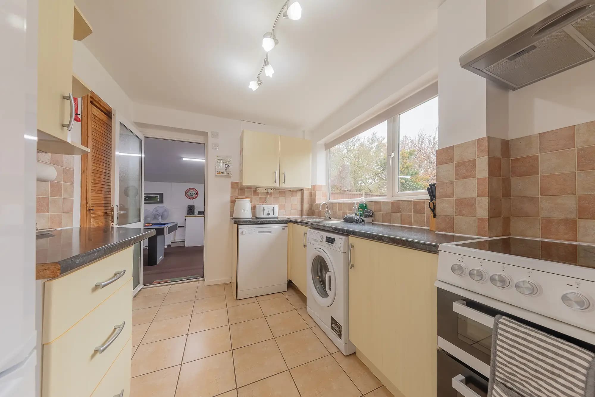 property photo 11 of 59