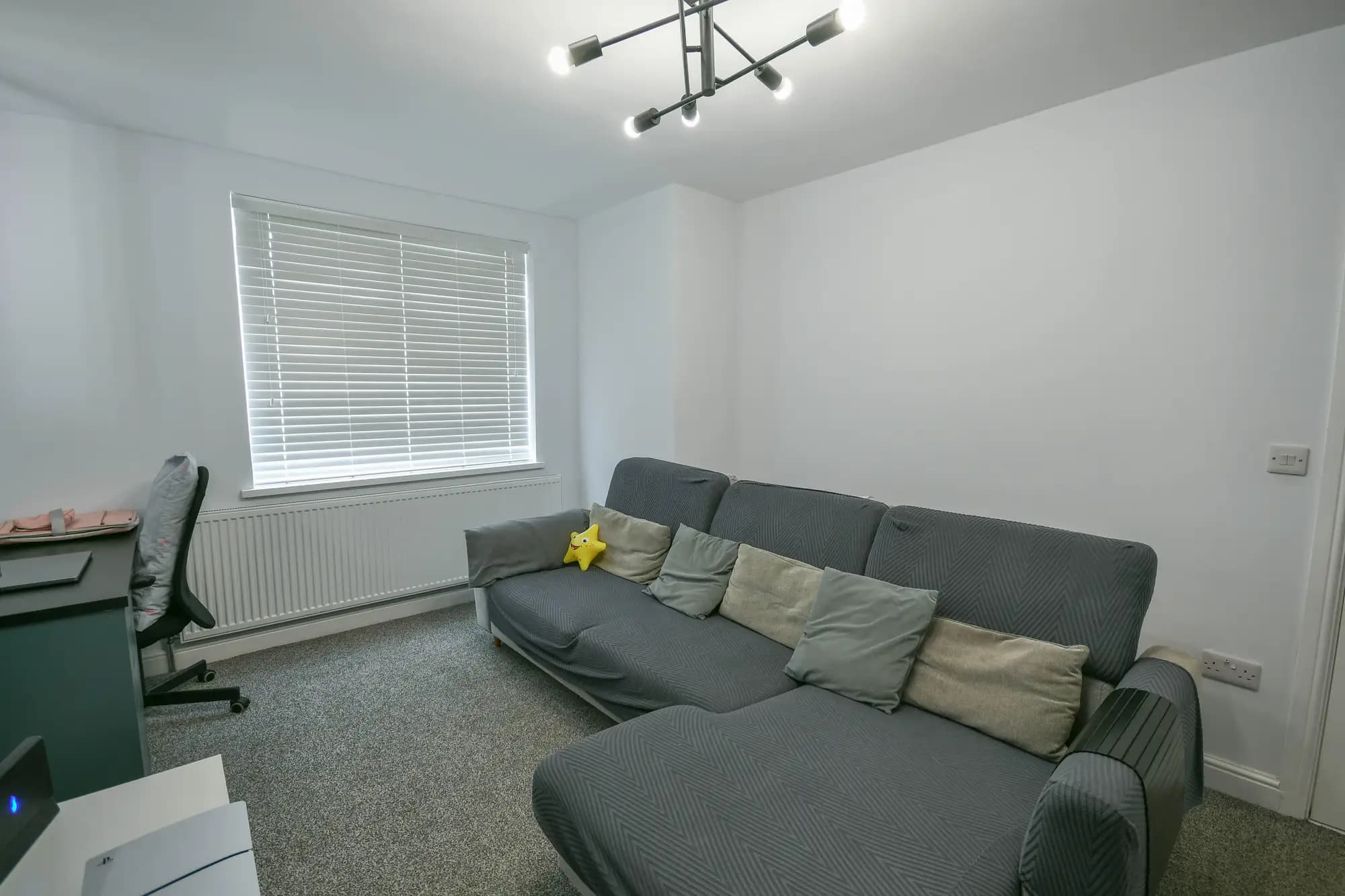property photo 4 of 33