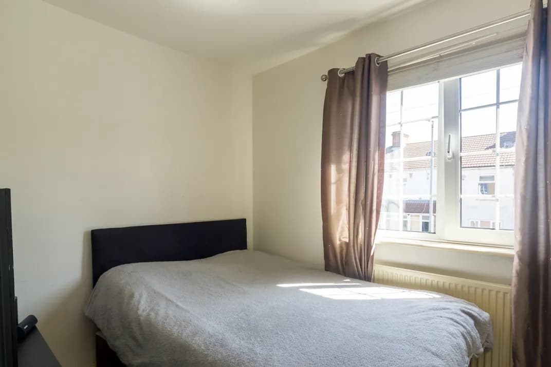 property photo 12 of 18