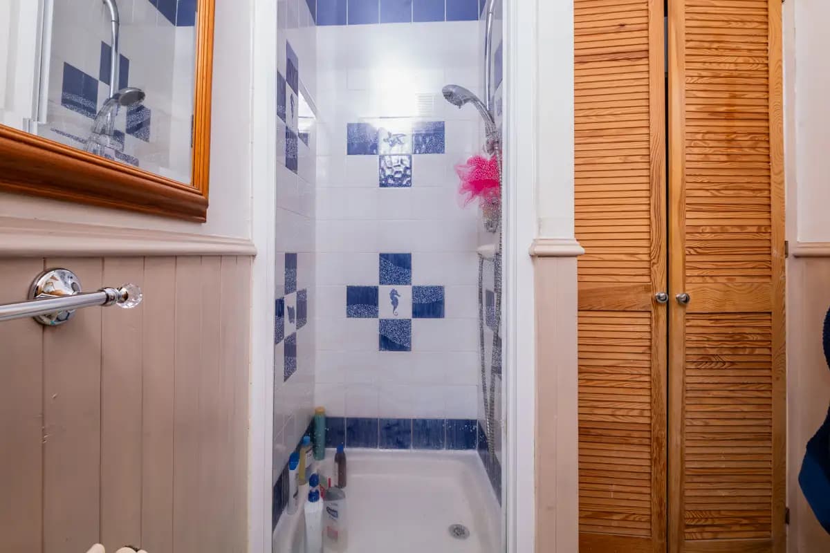 property photo 9 of 15