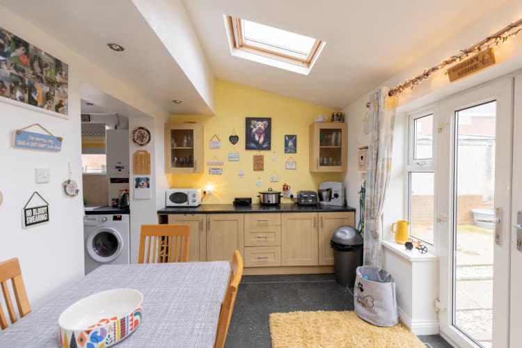 property photo 8 of 18