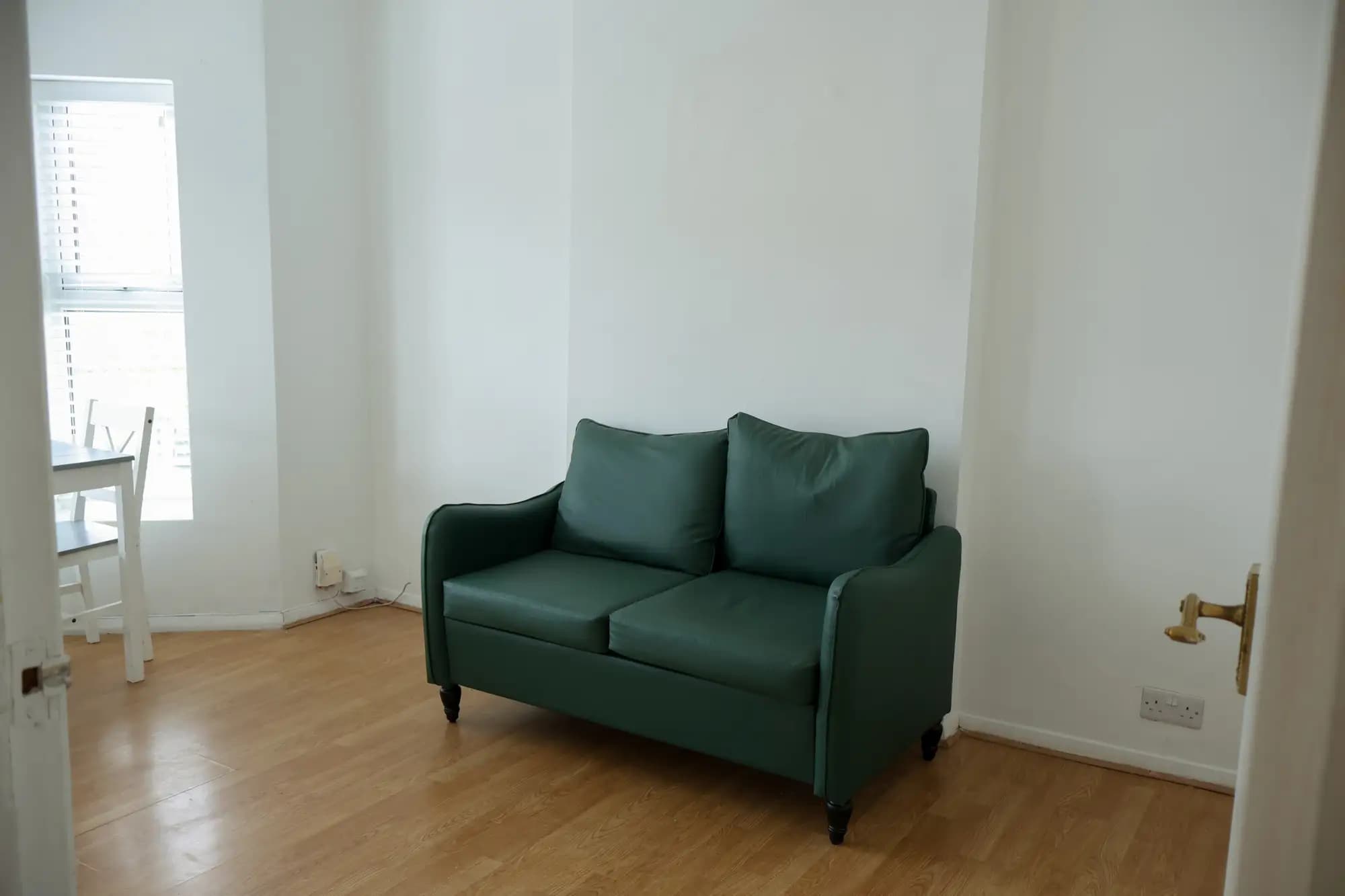 property photo 4 of 15