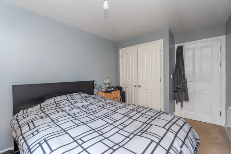 property photo 15 of 32