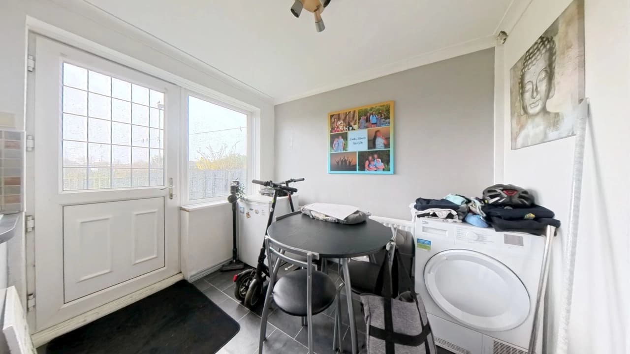 property photo 7 of 18