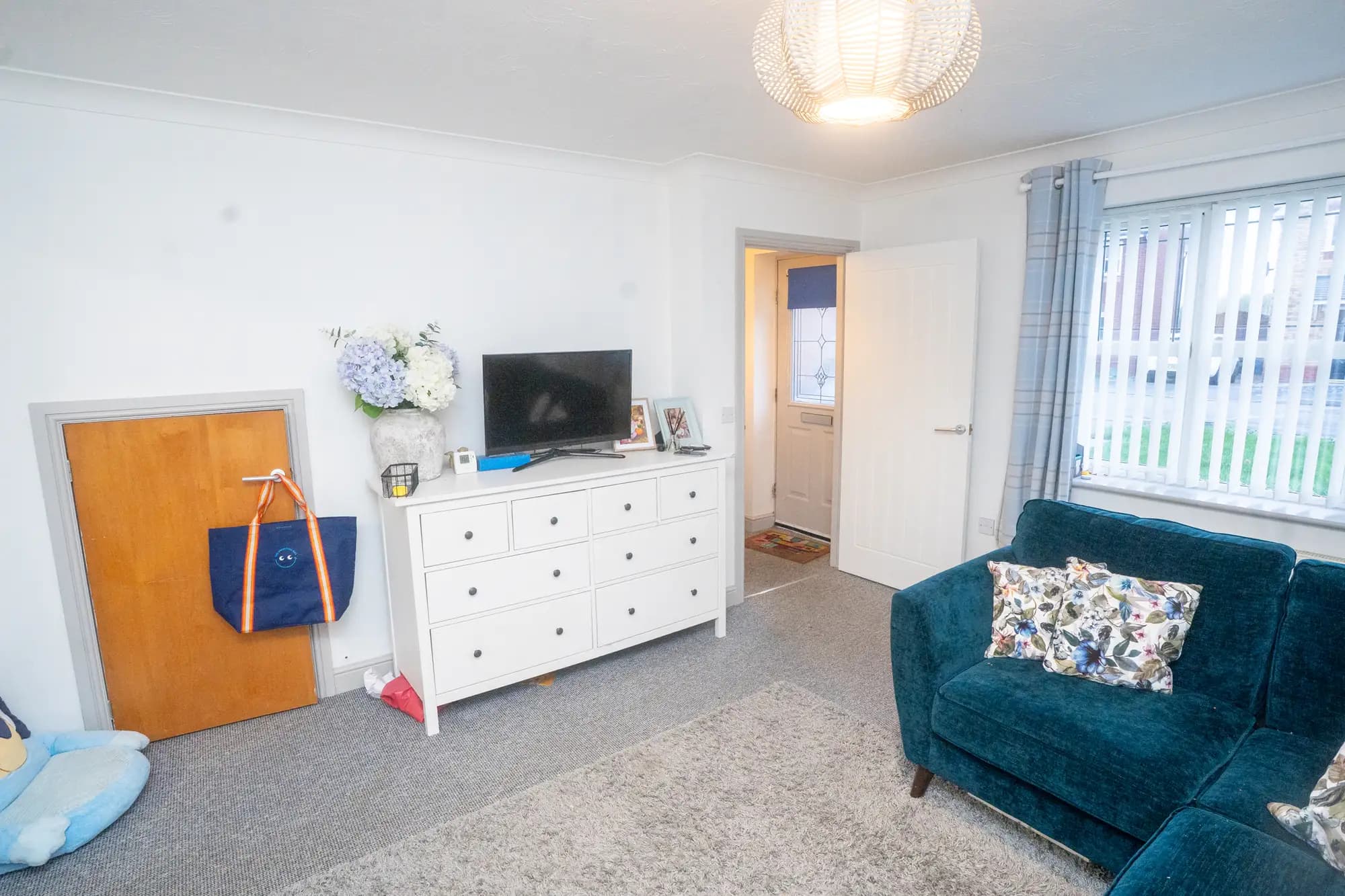 property photo 4 of 17