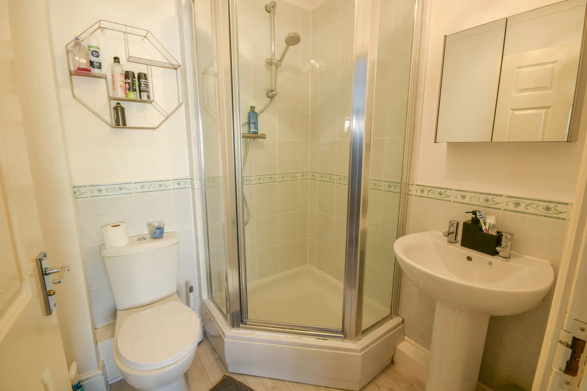 property photo 7 of 11