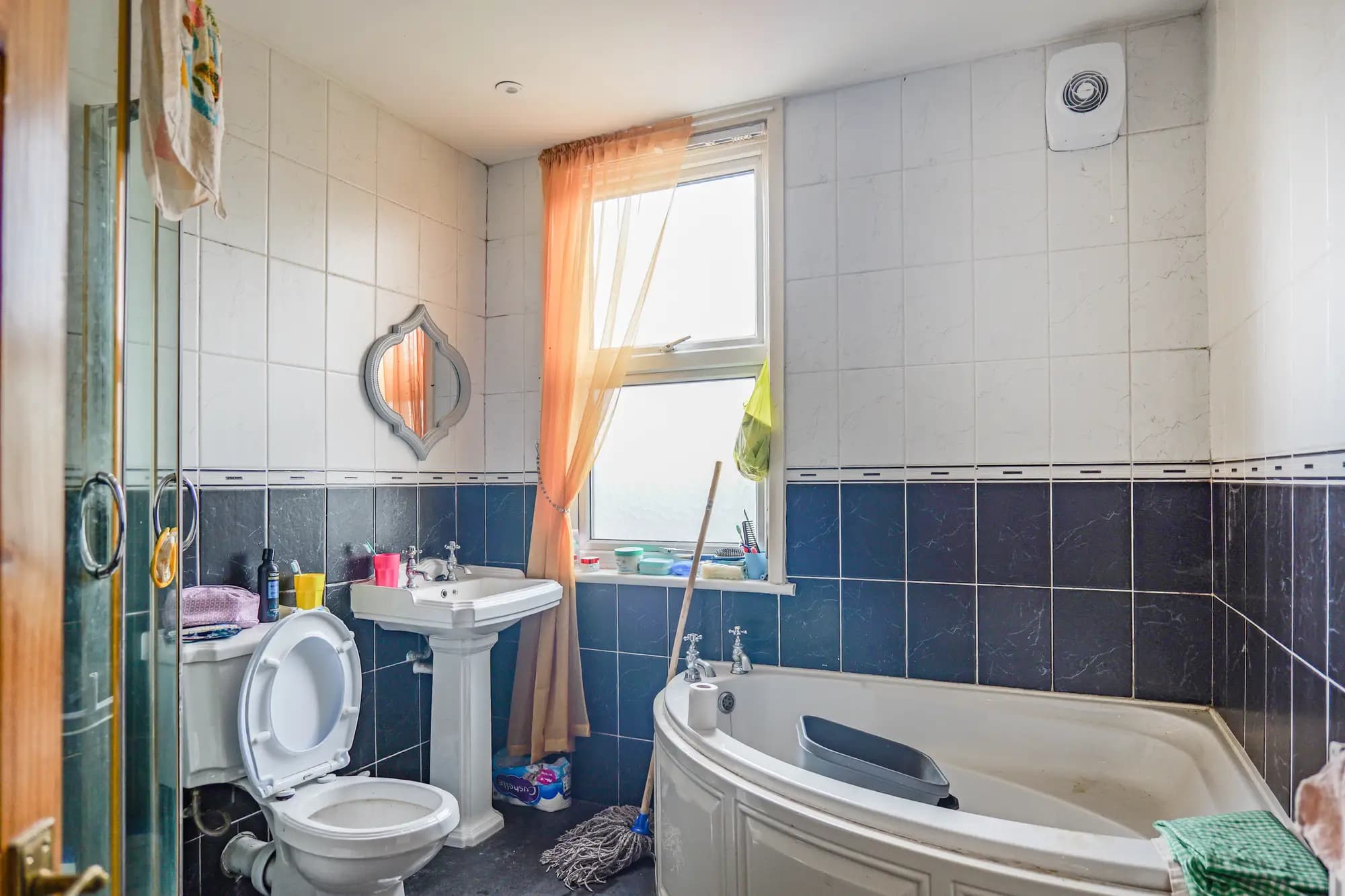 property photo 6 of 12