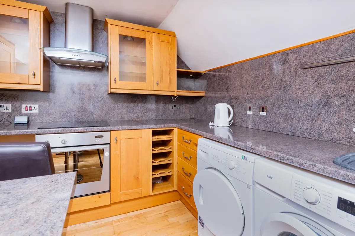 property photo 5 of 27
