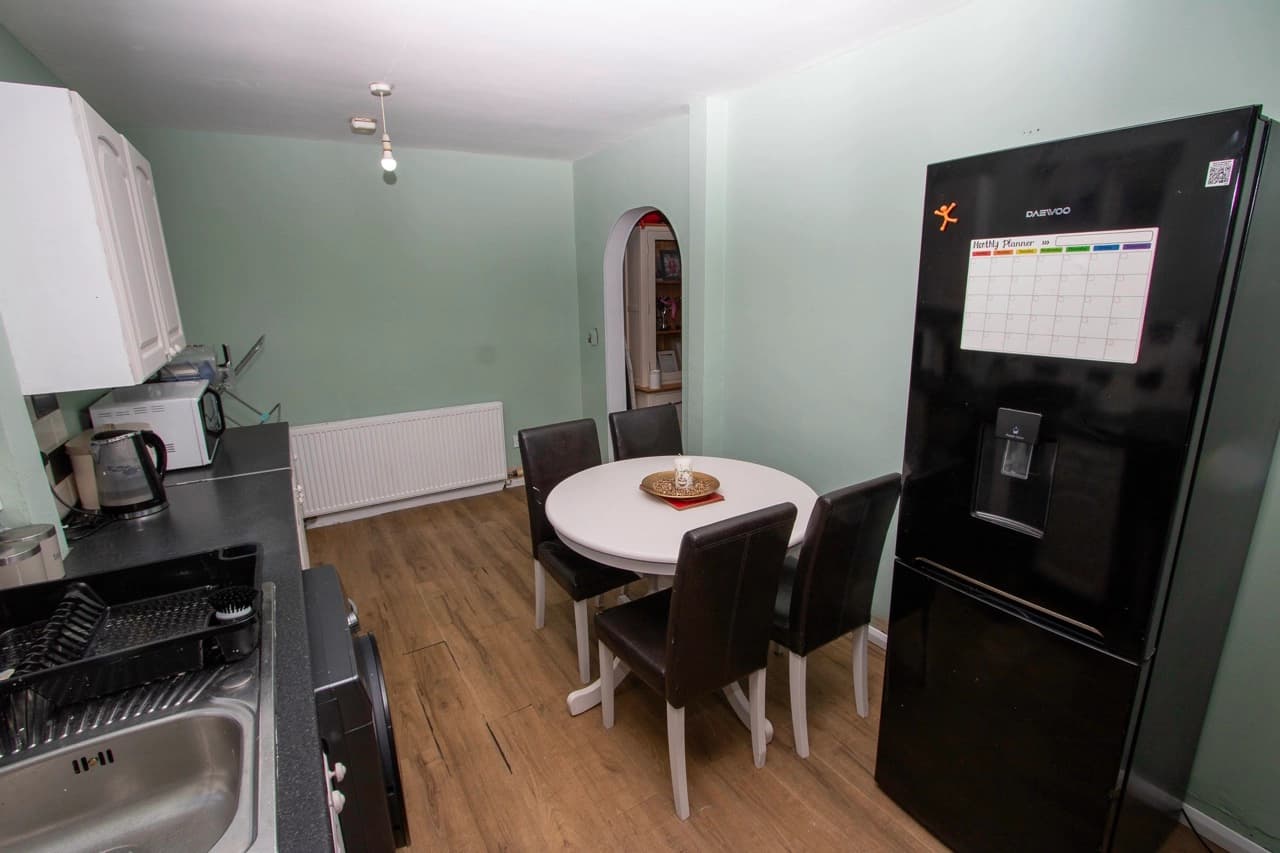 property photo 7 of 19