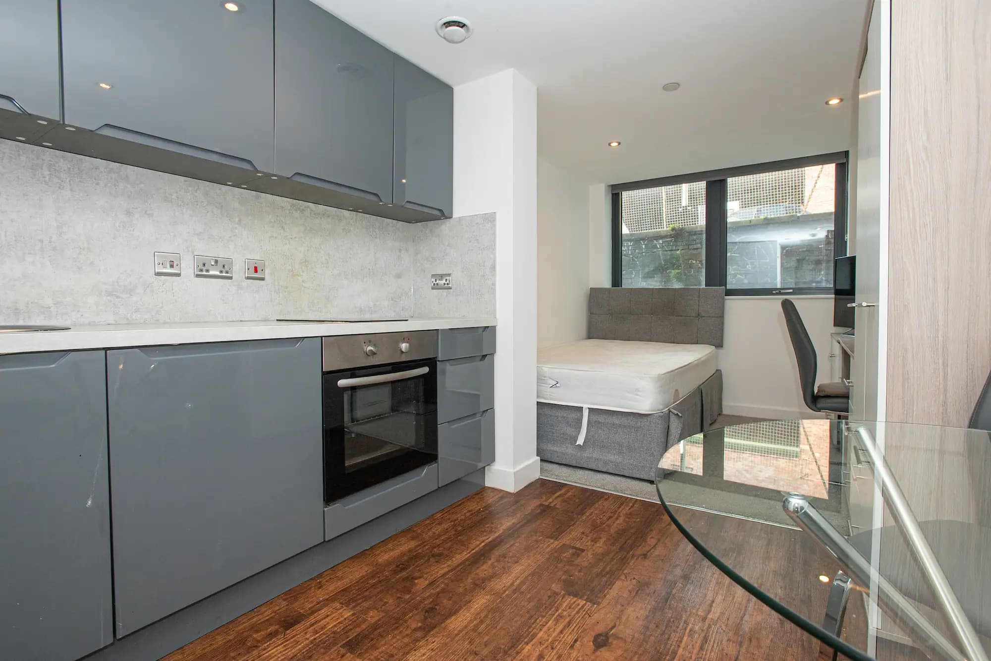 property photo 4 of 15