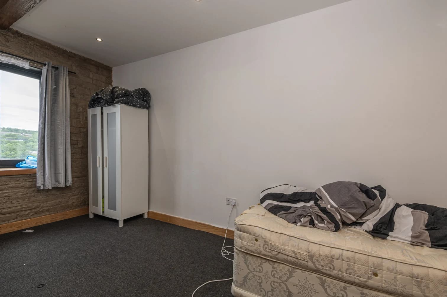 property photo 13 of 21