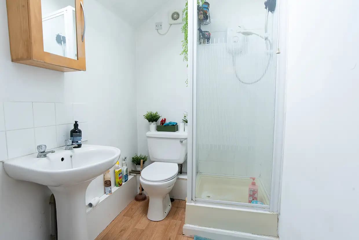 property photo 8 of 13