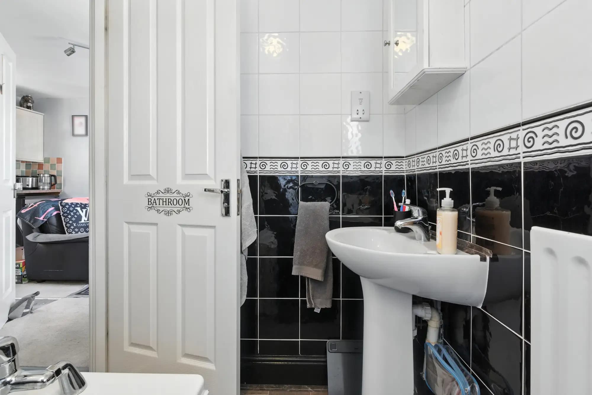 property photo 10 of 19