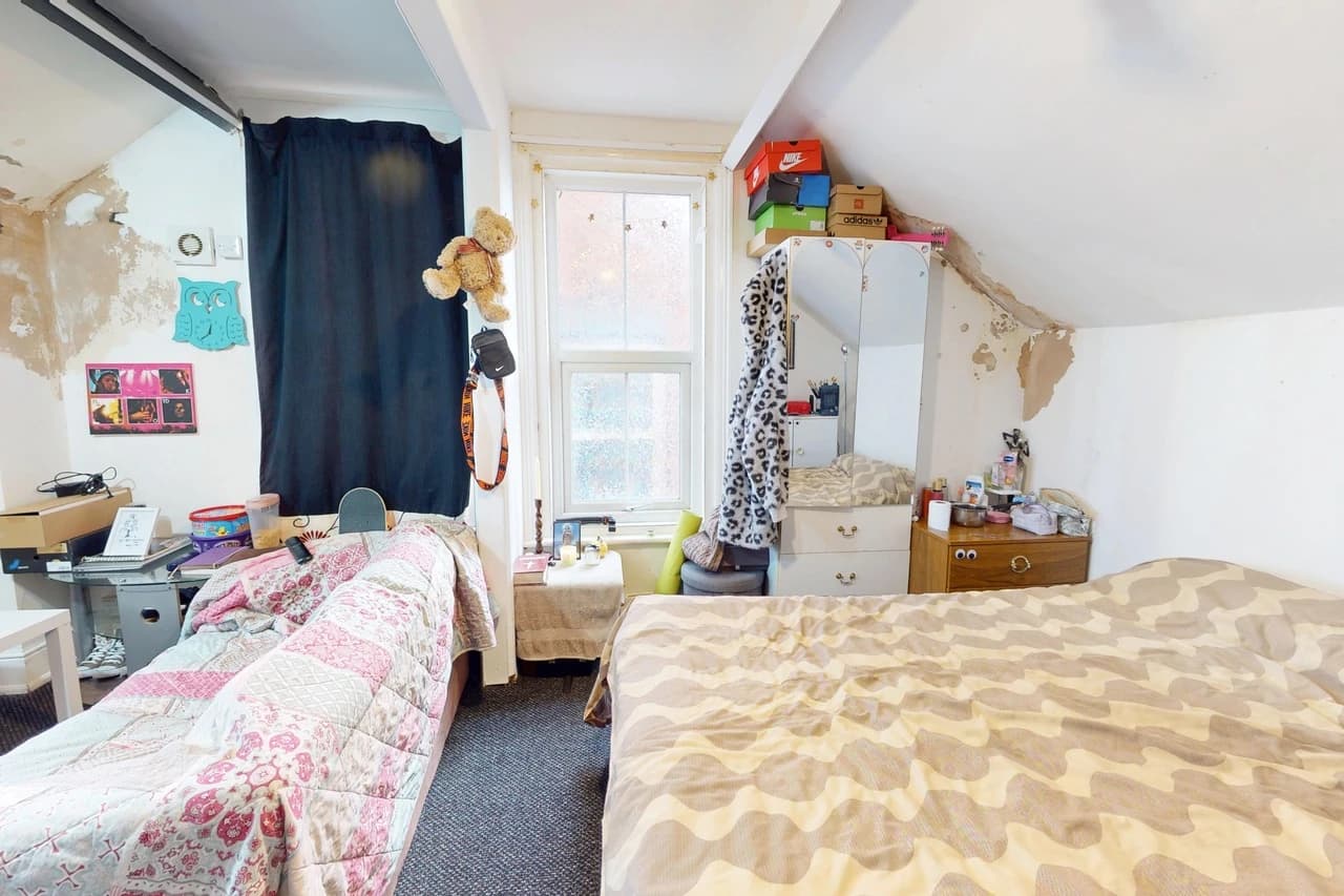 property photo 21 of 49