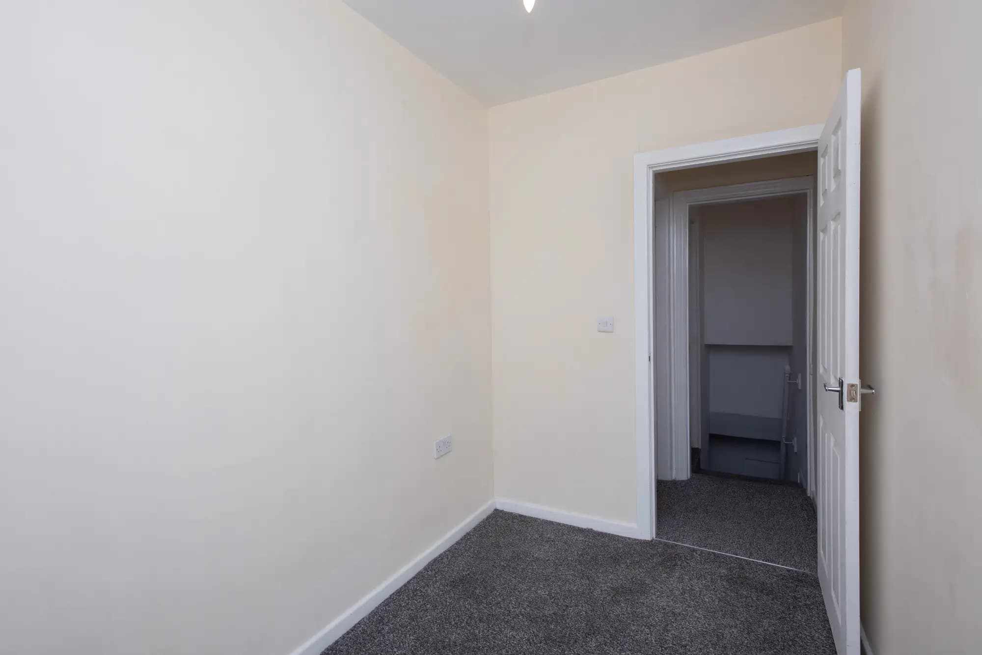 property photo 20 of 34