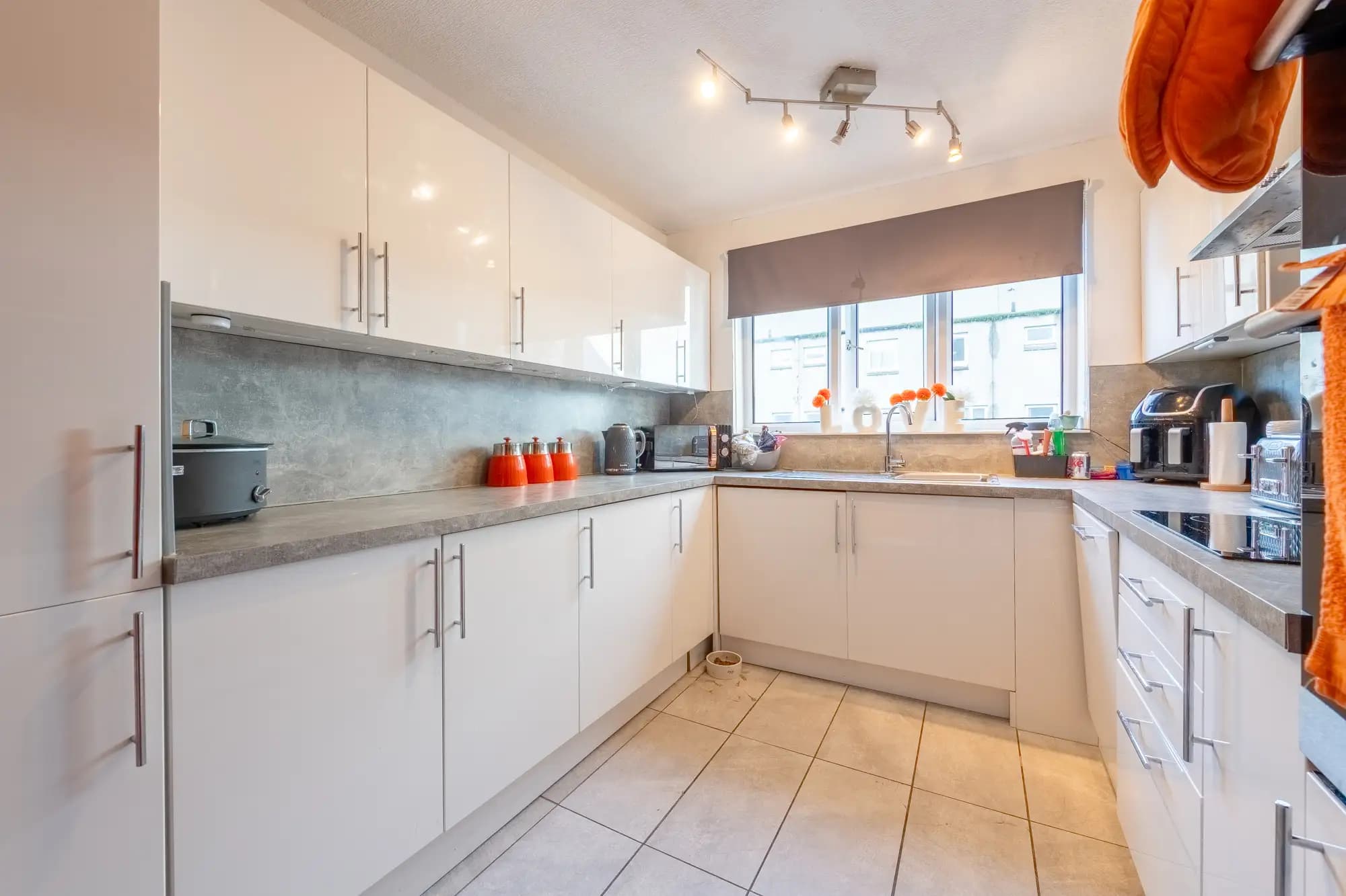 property photo 9 of 37