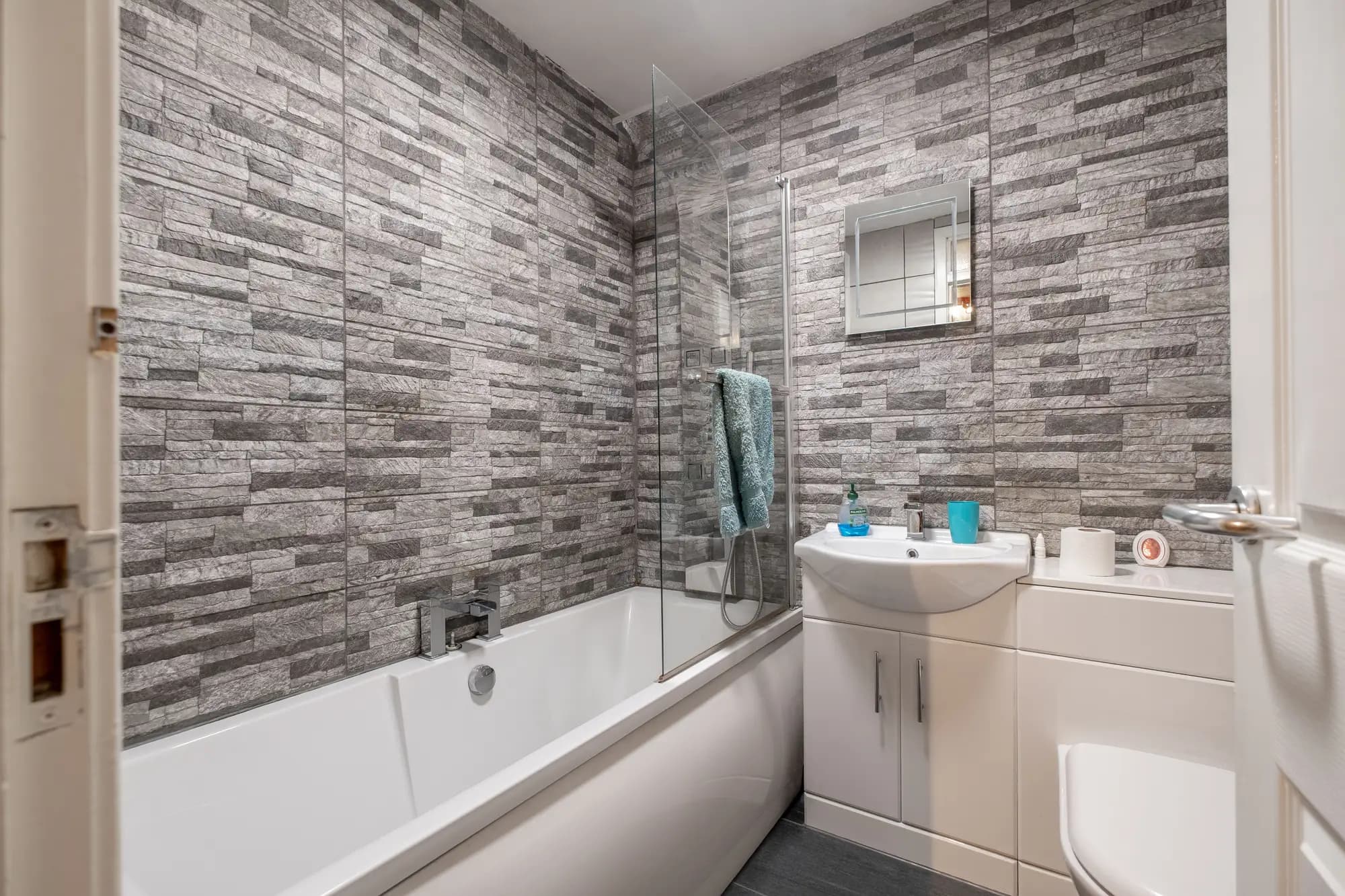 property photo 11 of 29