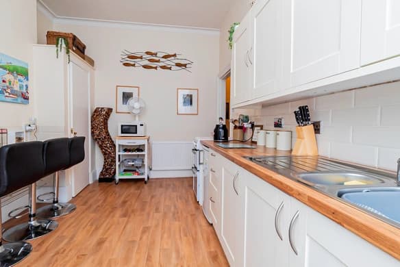property photo 6 of 14