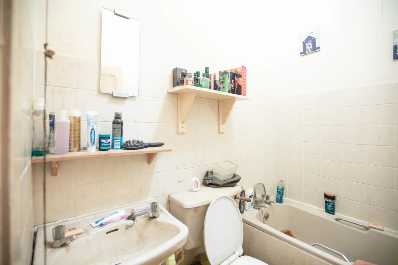 property photo 8 of 16