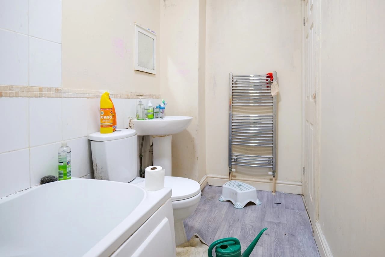 property photo 11 of 25