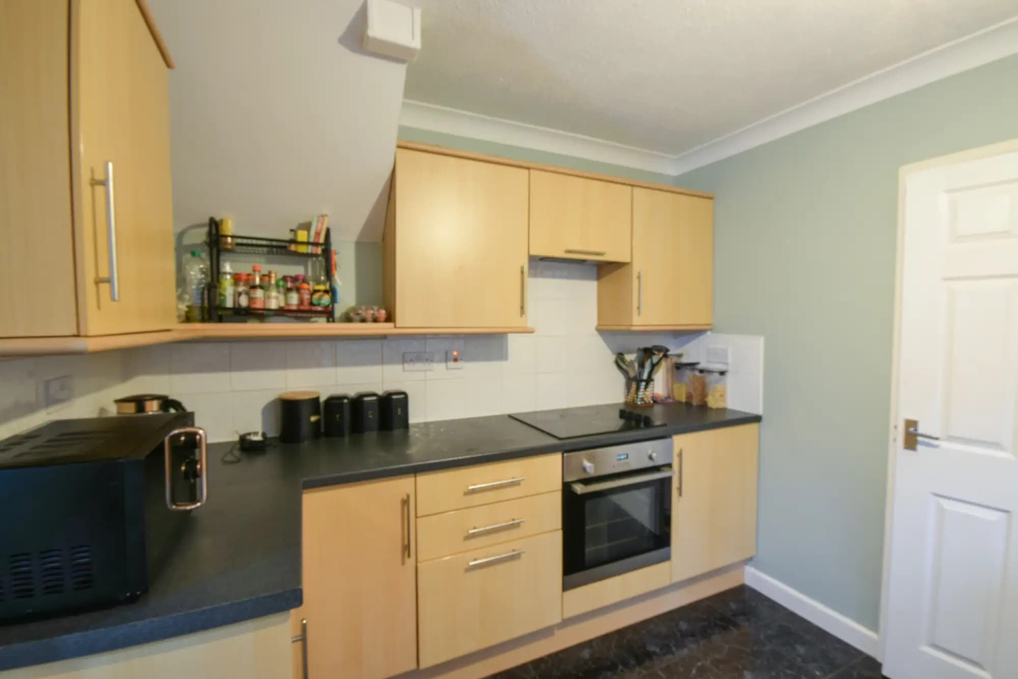 property photo 5 of 15