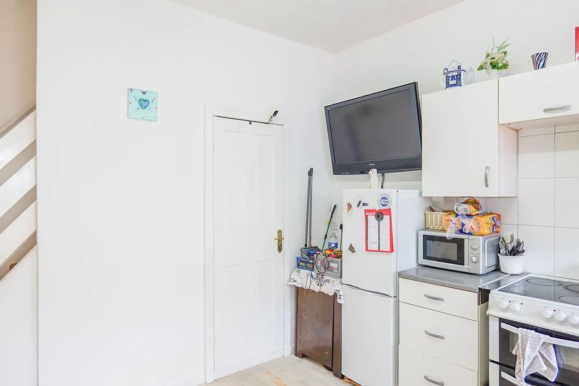 property photo 6 of 25