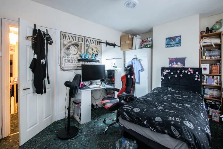 property photo 12 of 16