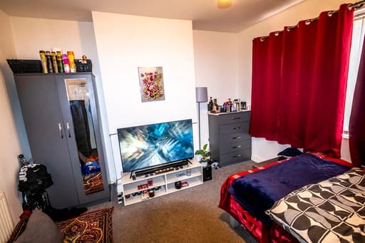 property photo 10 of 30