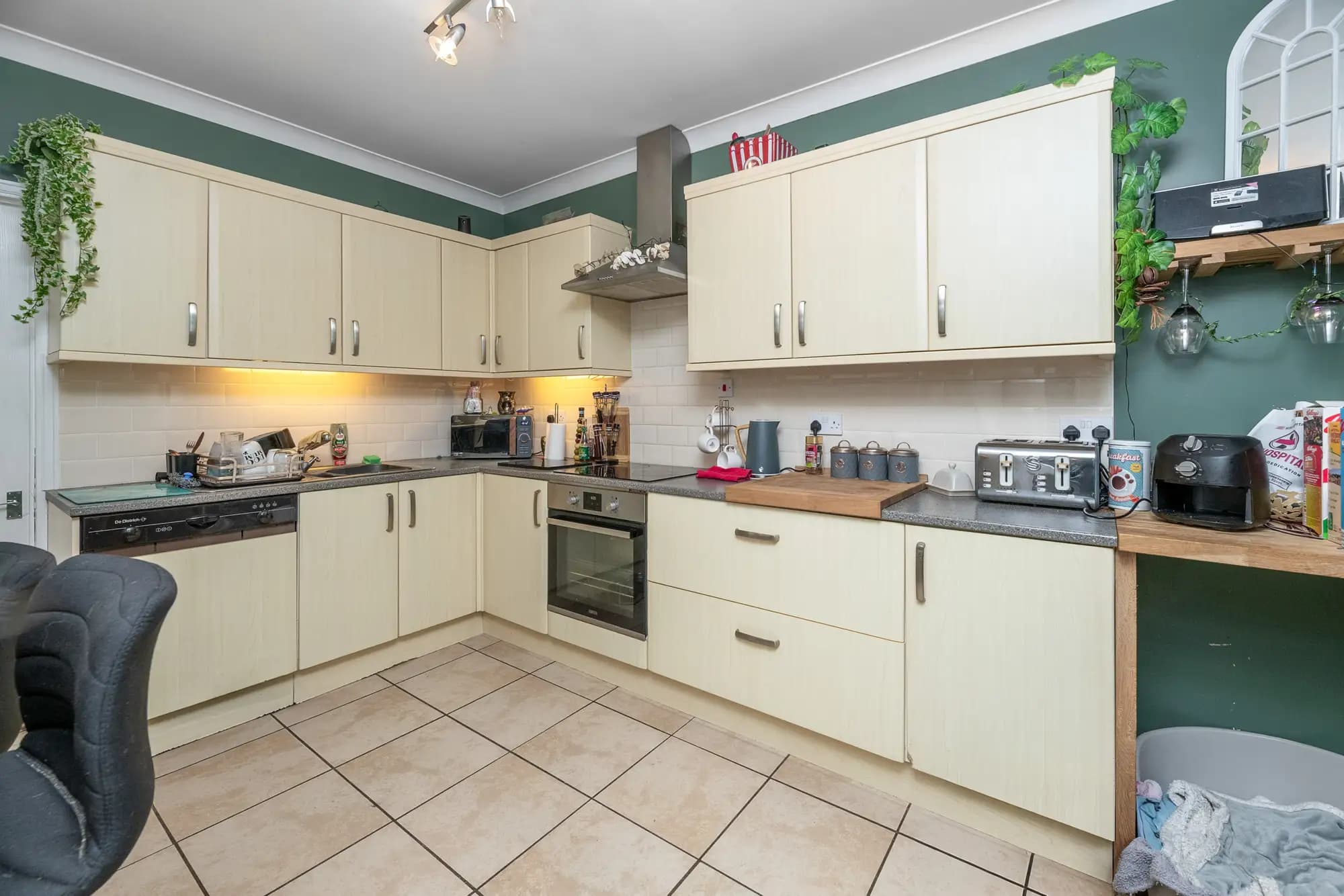 property photo 8 of 32