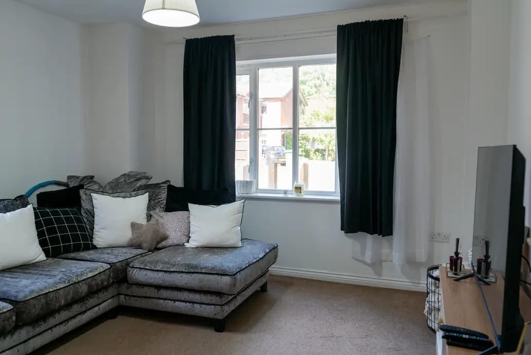 property photo 5 of 14