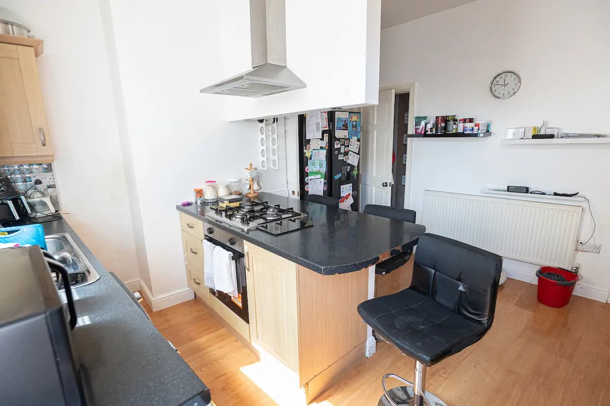 property photo 6 of 27