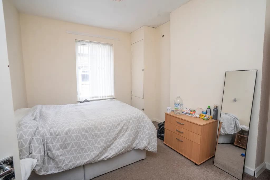 property photo 16 of 32
