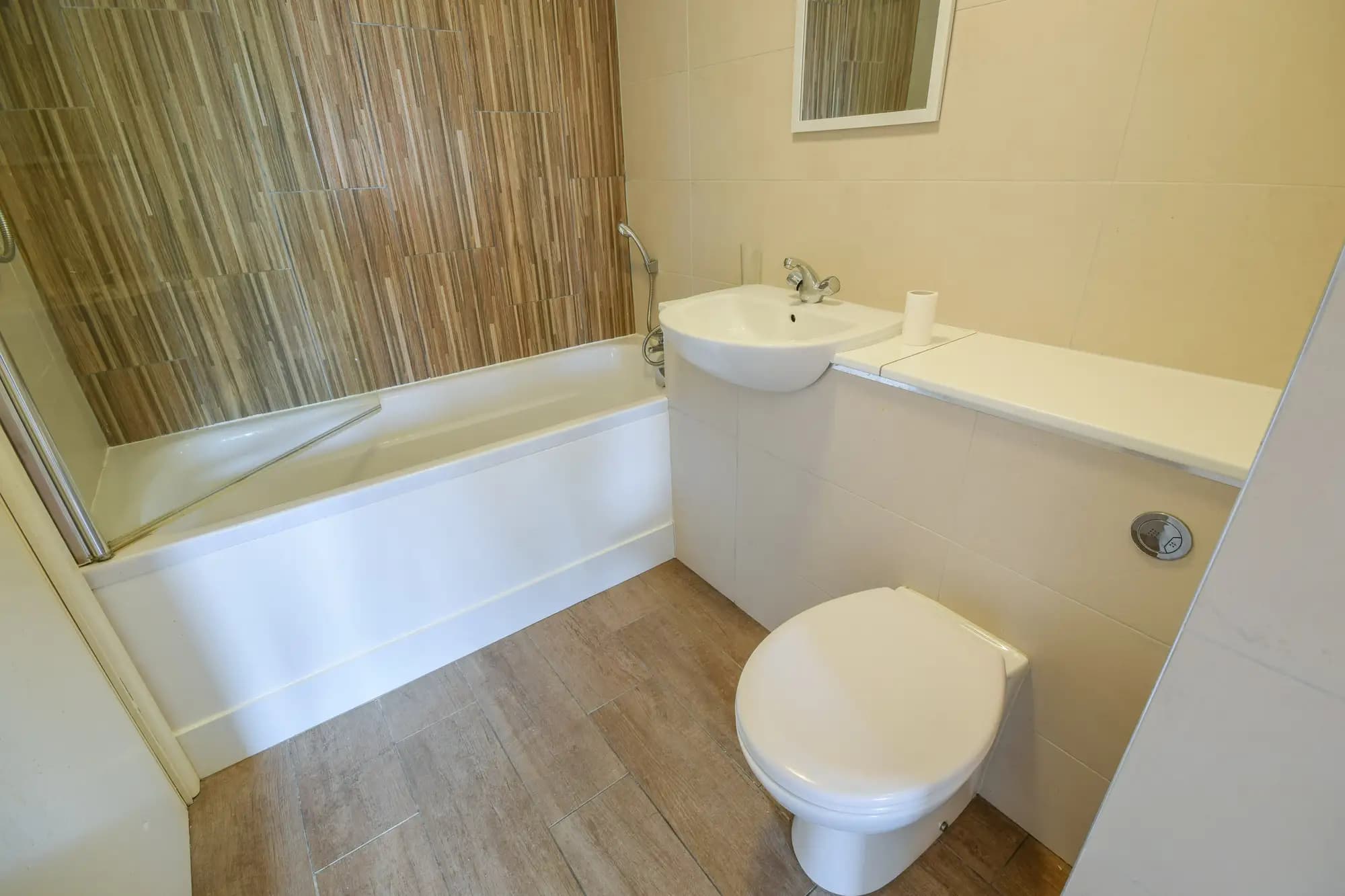 property photo 6 of 14