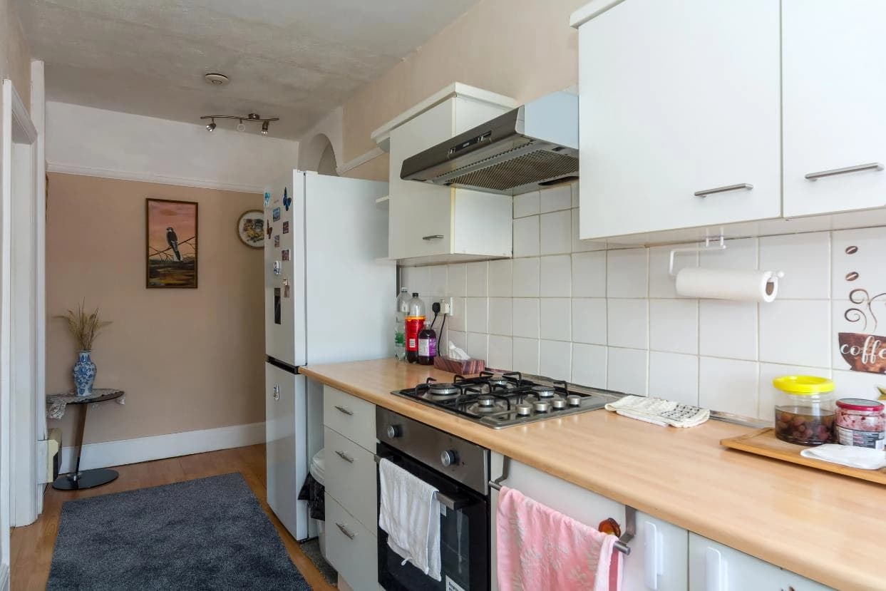 property photo 5 of 18