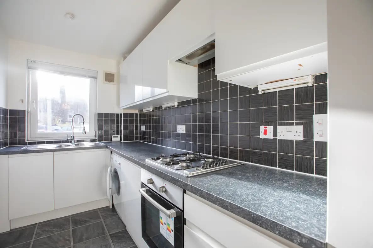 property photo 6 of 18