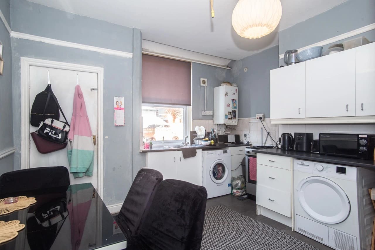 property photo 5 of 18