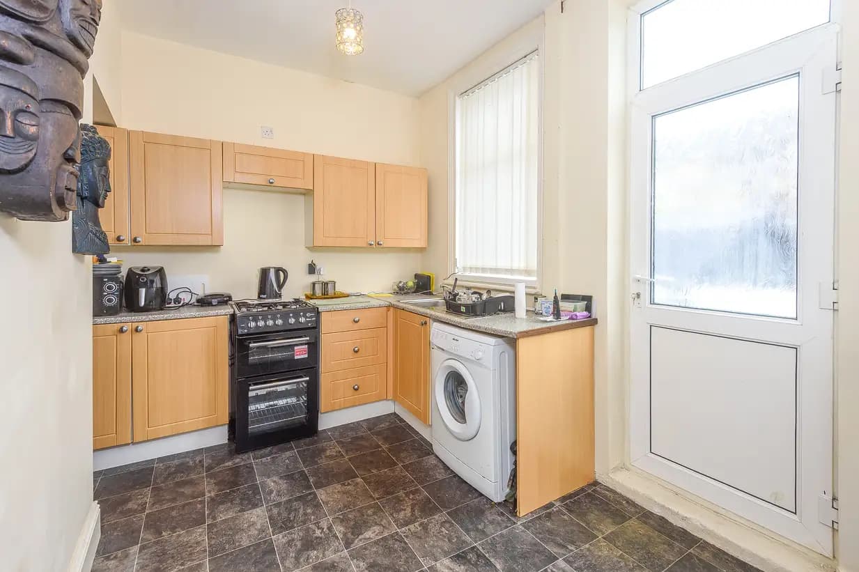 property photo 6 of 17