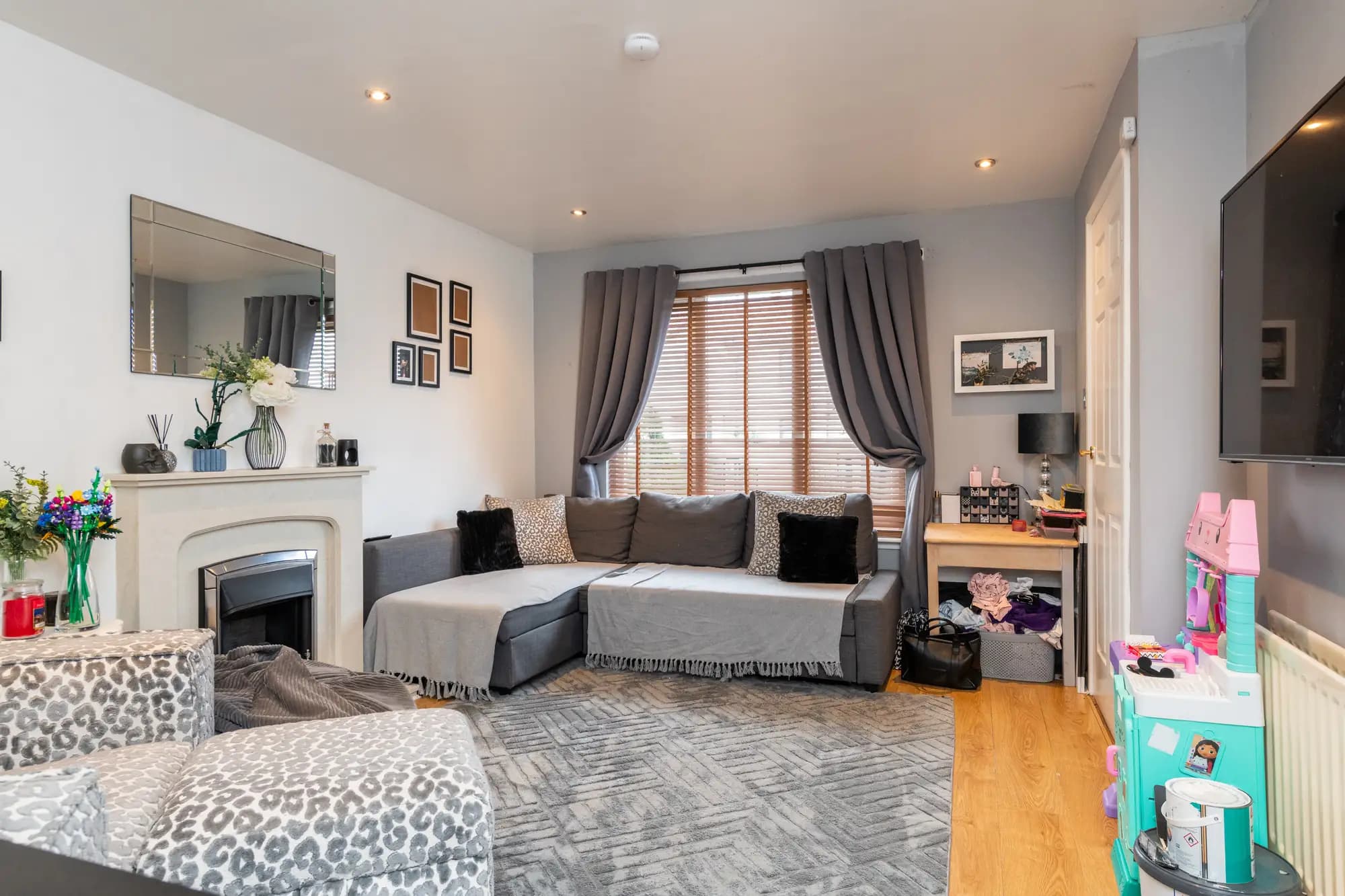 property photo 4 of 33