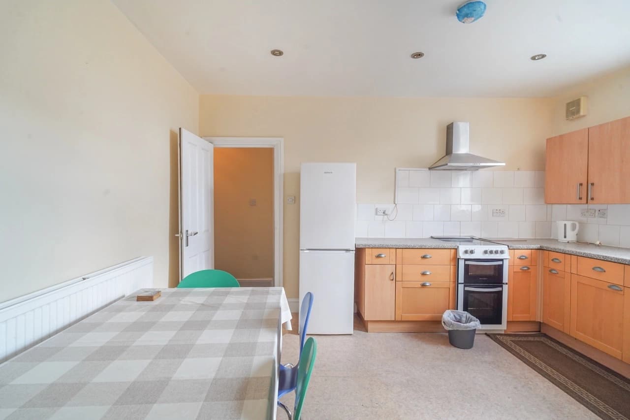 property photo 6 of 19