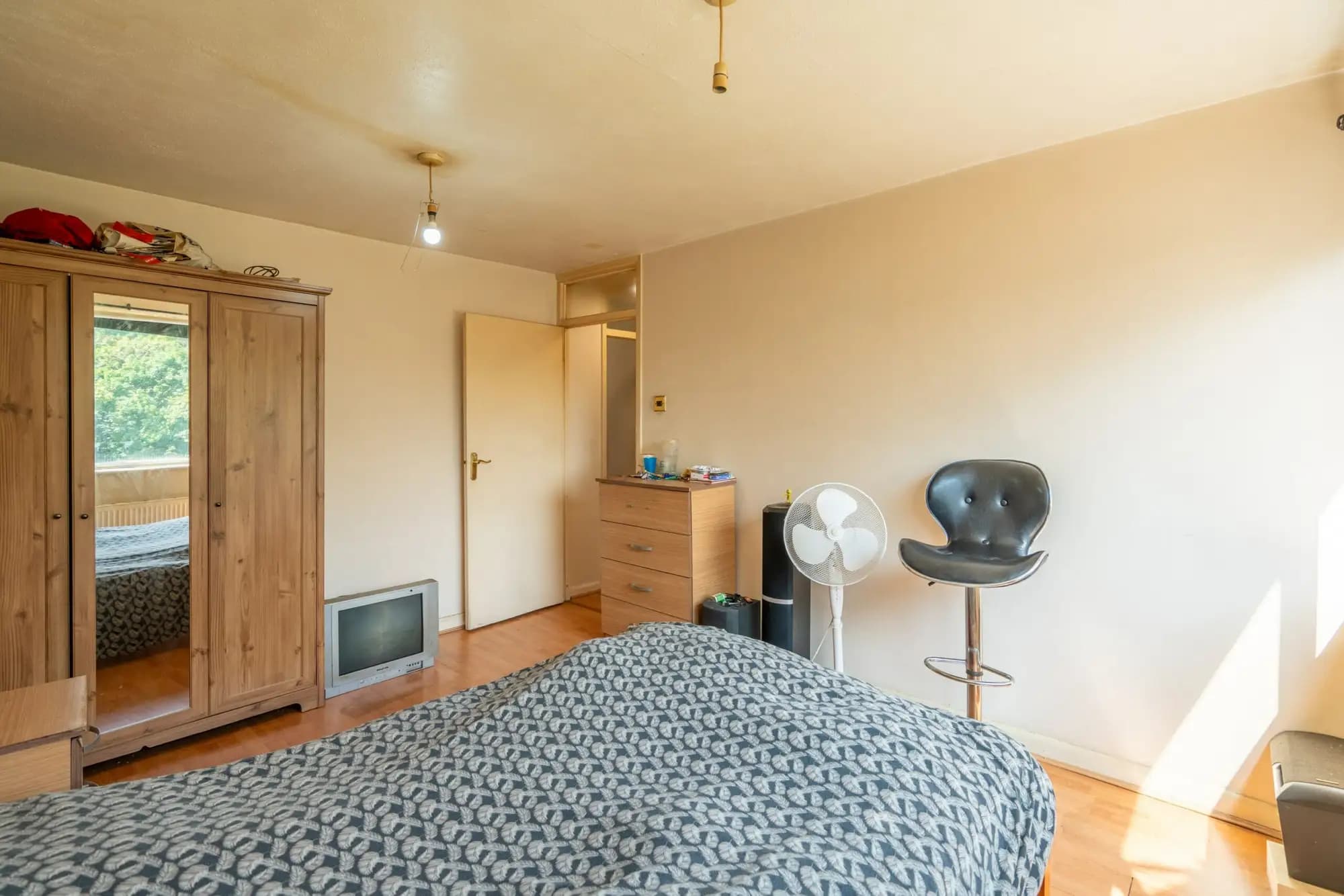 property photo 11 of 16