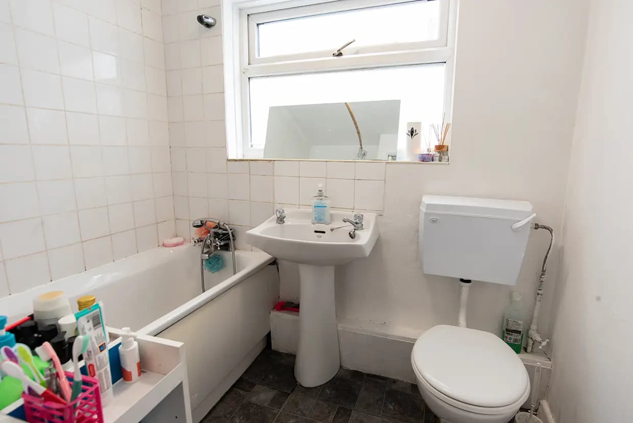 property photo 8 of 20