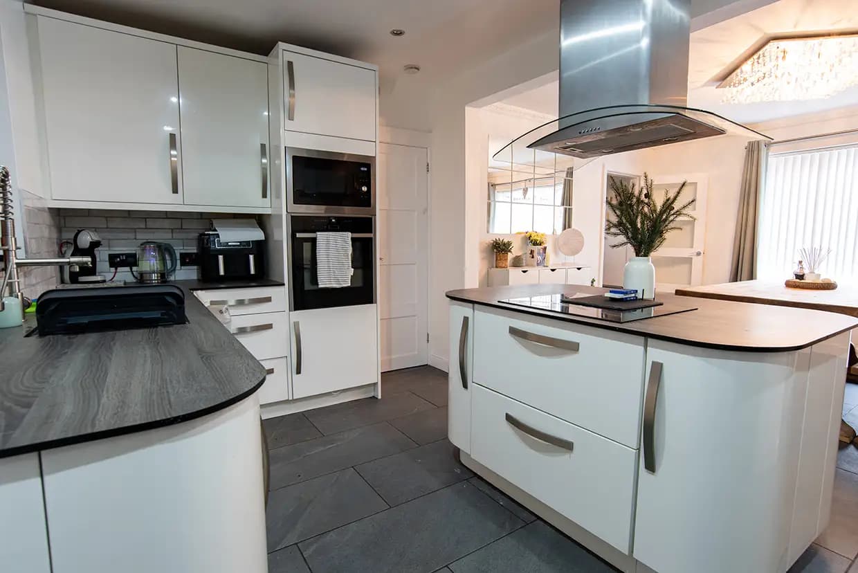 property photo 7 of 15