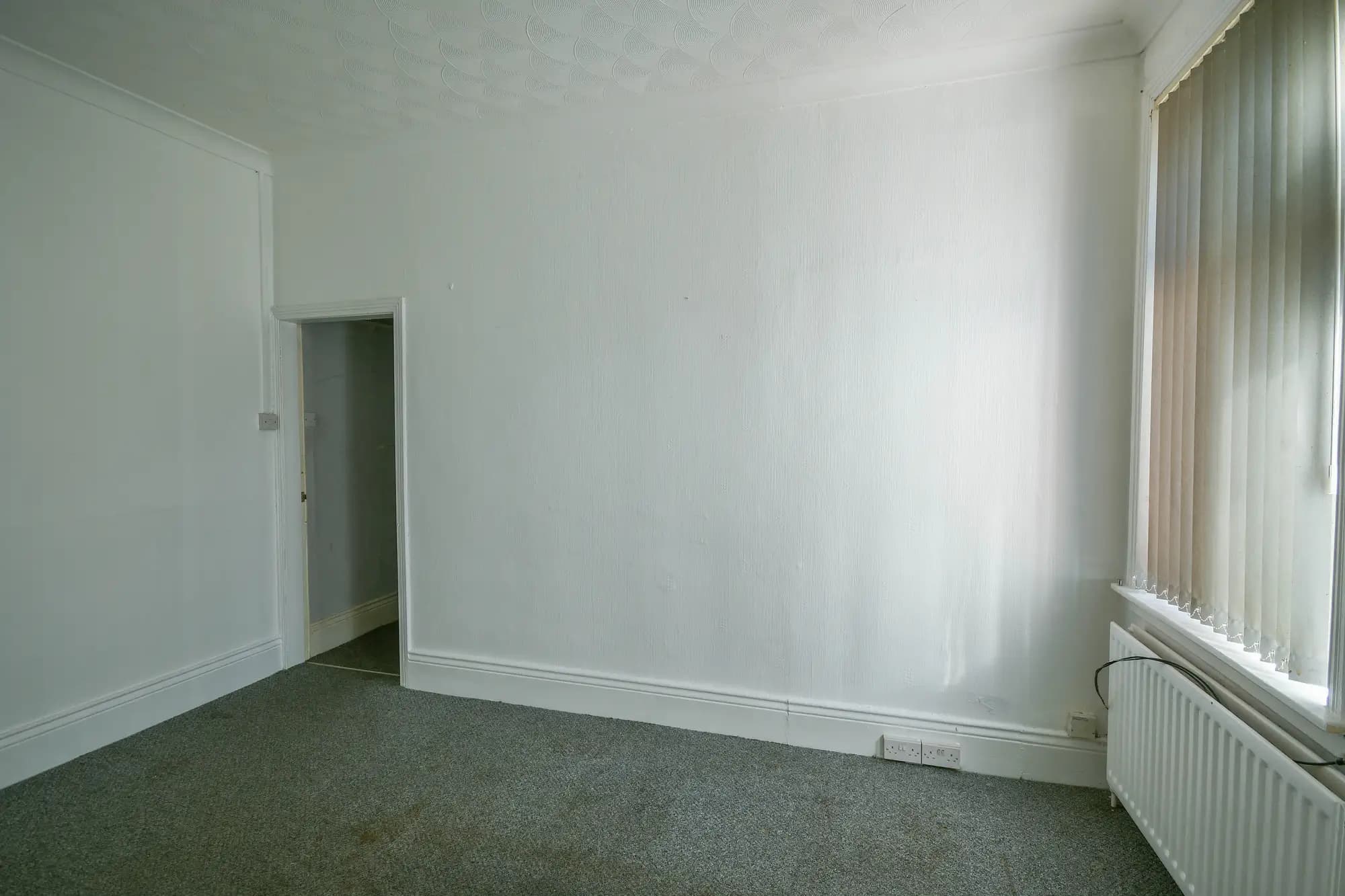 property photo 4 of 17