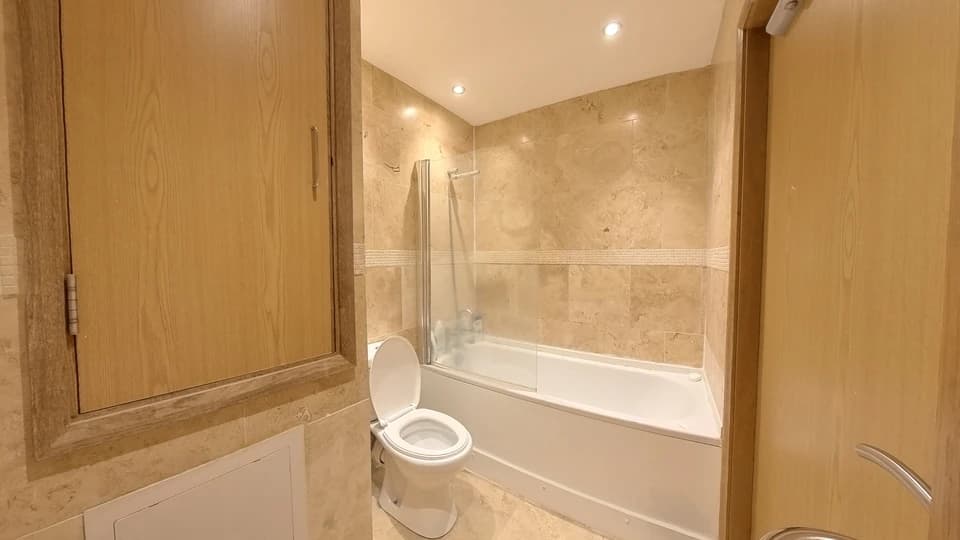 property photo 7 of 18